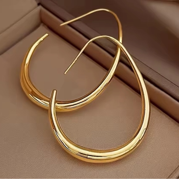 18K gold plated hoops Chic Gold Teardrop Earrings NWT one inch drop tear drop - Picture 1 of 6